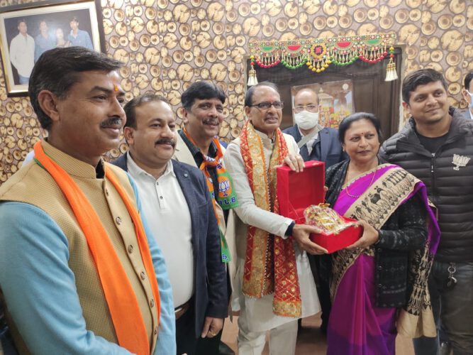 MP CHIEF MINISTER SHIVRAJ SINGH CHAUHAN WITH RANIPUR MLA ADESH CHAUHAN AT HARIDWAR