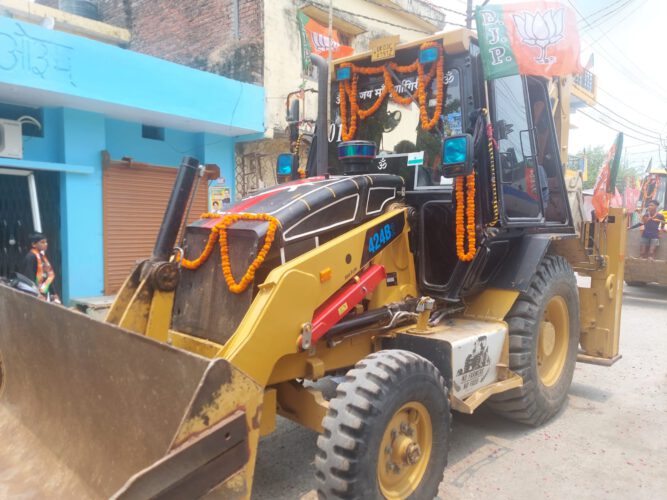 Bulldozer at Yogi Adityanath's Road Show At Tanakpur