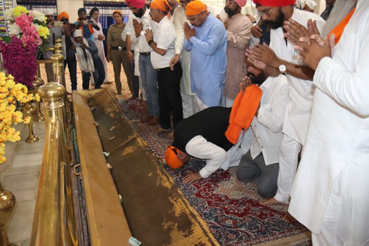 Chief Minister Pushkar Singh Dhami reached Nanakmatta Gurdwara, praying for the happiness and prosperity of the state