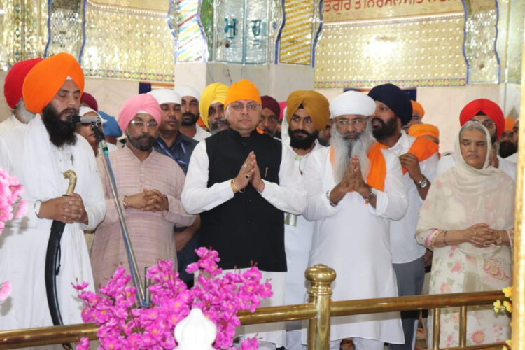 Chief Minister Pushkar Singh Dhami reached Nanakmatta Gurdwara, praying for the happiness and prosperity of the state