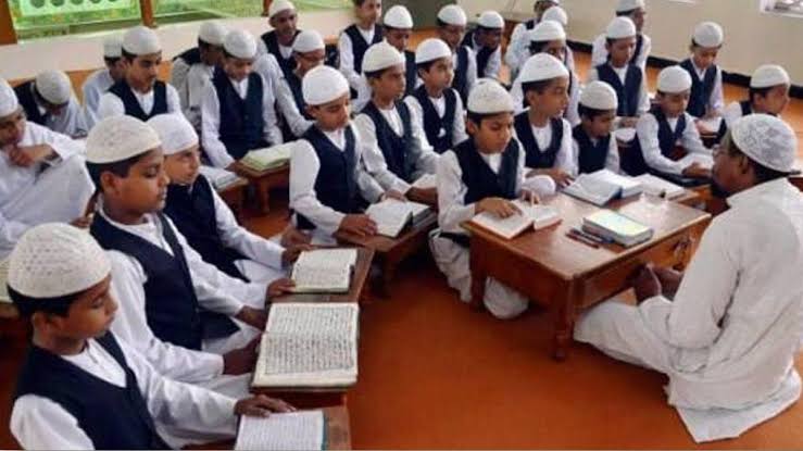 मदरसा शिक्षा मुस्लिमों को बना रही है कट्टर, इस नेता ने की मदरसा शिक्षा को देश भर मे बंद करने की मांग